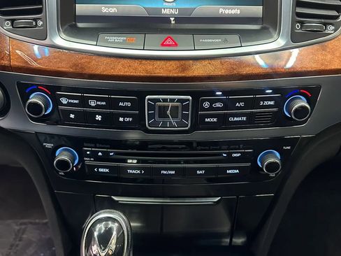 Used 2015 Hyundai Equus Signature RWD image 18