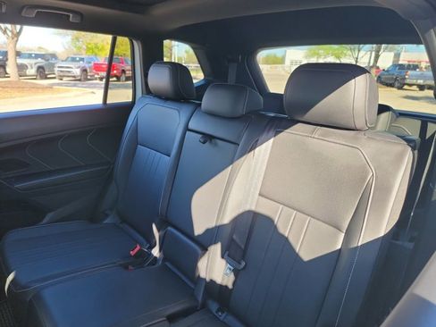 Used 2023 Volkswagen Tiguan SE R-Line image 14