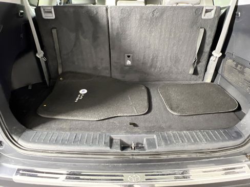 Used 2020 Toyota Highlander XLE image 25