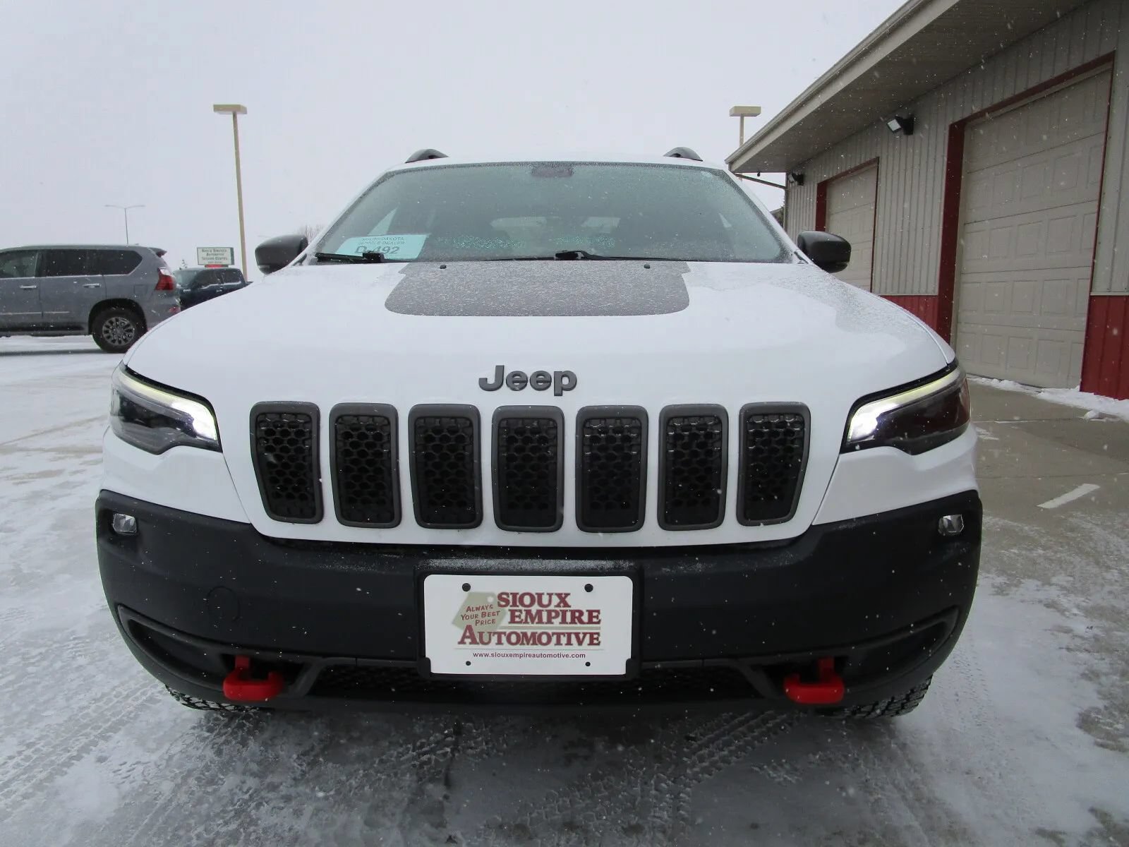 Used 2020 Jeep Cherokee Trailhawk w/ Cold Weather Group AWD/4WD image 4
