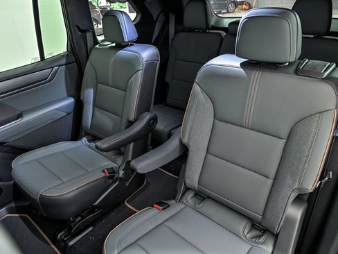 New 2027 GMC Acadia AT4 w/ Luxury Package AWD/4WD image 8