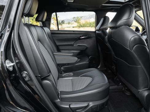 Used 2021 Toyota Highlander XSE image 44