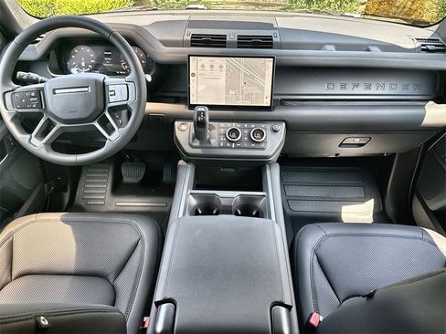Used 2025 Land Rover Defender 110 S image 12