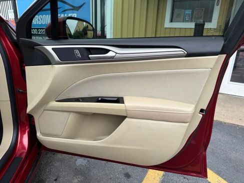 Used 2014 Ford Fusion SE image 12