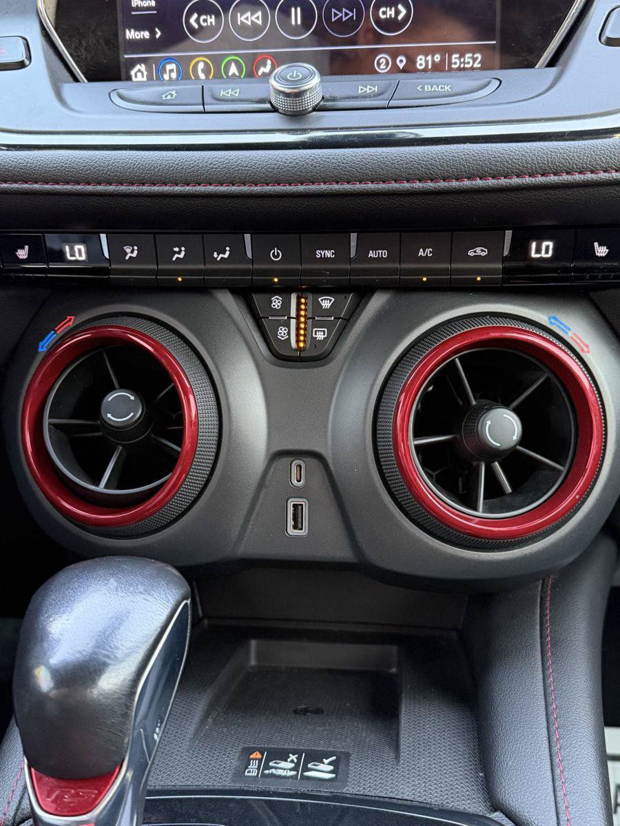 Used 2021 Chevrolet Blazer RS w/ Enhanced Convenience Package FWD image 9
