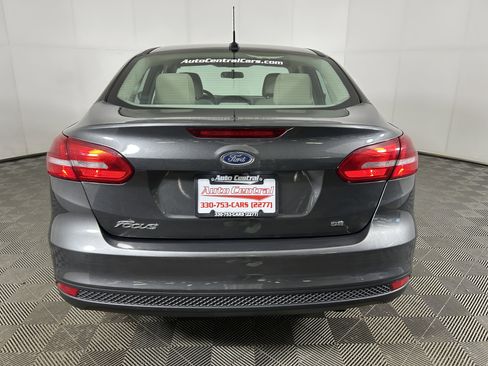Used 2017 Ford Focus SE FWD image 6