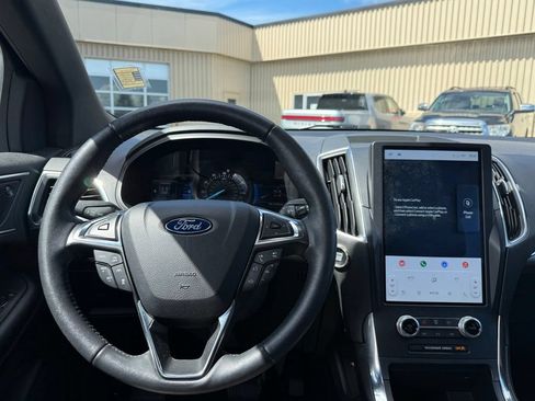 Used 2022 Ford Edge Titanium w/ Equipment Group 301A AWD/4WD image 7