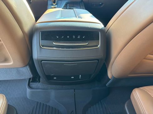 Used 2023 Cadillac Escalade Premium Luxury image 16