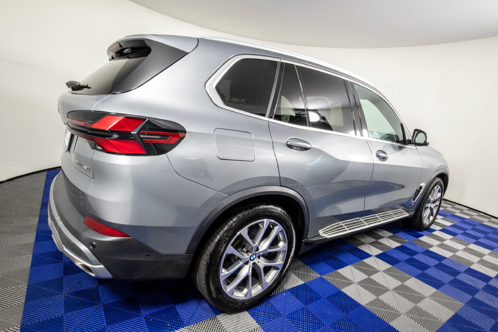 Used 2024 BMW X5 xDrive40i w/ Premium Package AWD/4WD image 6
