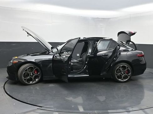 Used 2022 Alfa Romeo Giulia Veloce image 45
