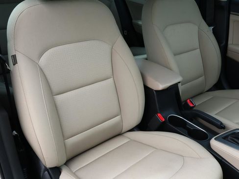 Used 2018 Hyundai Elantra SE image 13