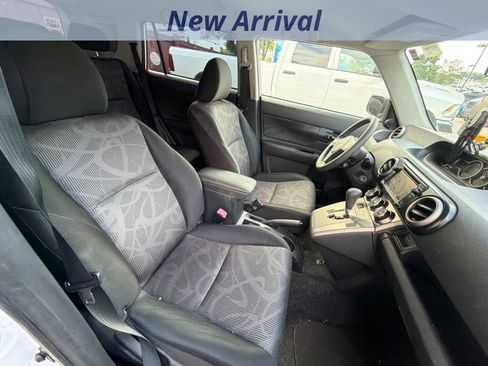 Used 2013 Scion xB FWD image 4