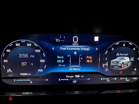 Used 2022 Chevrolet Suburban LT AWD/4WD image 30