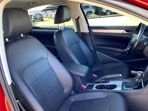 Used 2019 Volkswagen Passat 2.0T Wolfsburg image 9