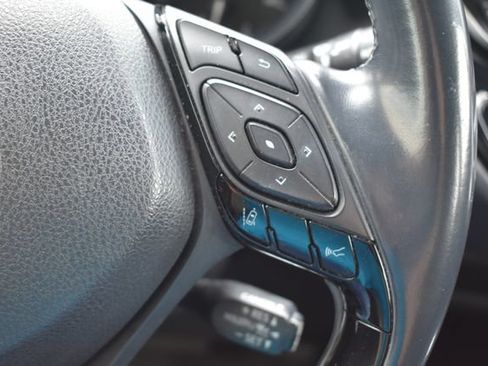 Used 2019 Toyota C-HR XLE FWD image 21