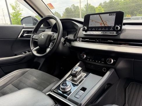Used 2024 Mitsubishi Outlander SE FWD image 16