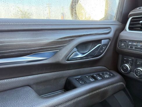 Used 2021 GMC Yukon Denali w/ Denali Premium Package image 12