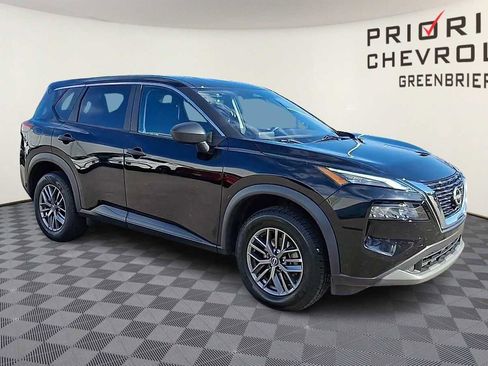 Used 2023 Nissan Rogue S image 2