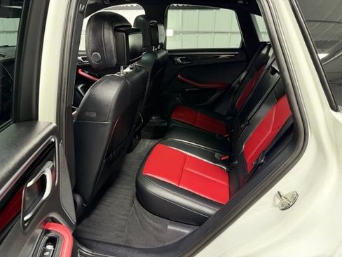 Used 2023 Porsche Macan AWD/4WD image 8