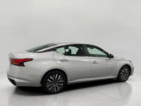 Certified 2025 Nissan Altima 2.5 SV FWD image 2