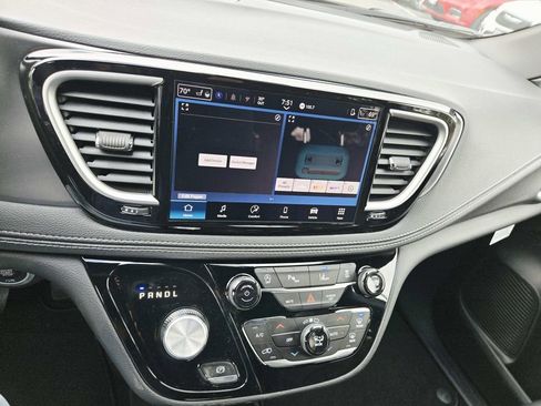 New 2026 Chrysler Pacifica Select image 22