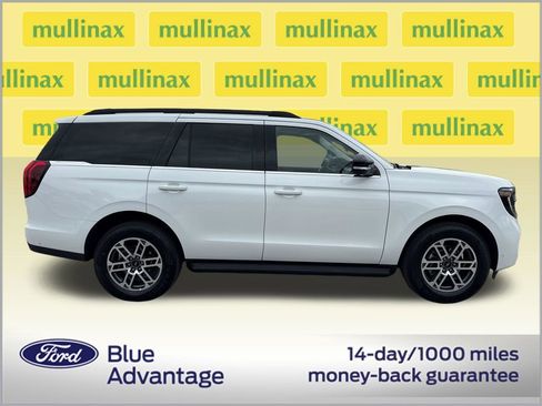 Used 2025 Ford Expedition Active RWD image 2
