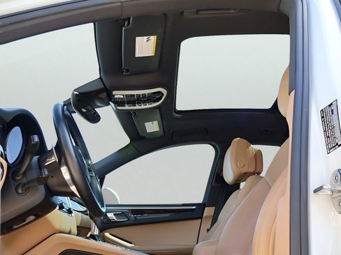 Used 2018 Porsche Macan S image 33