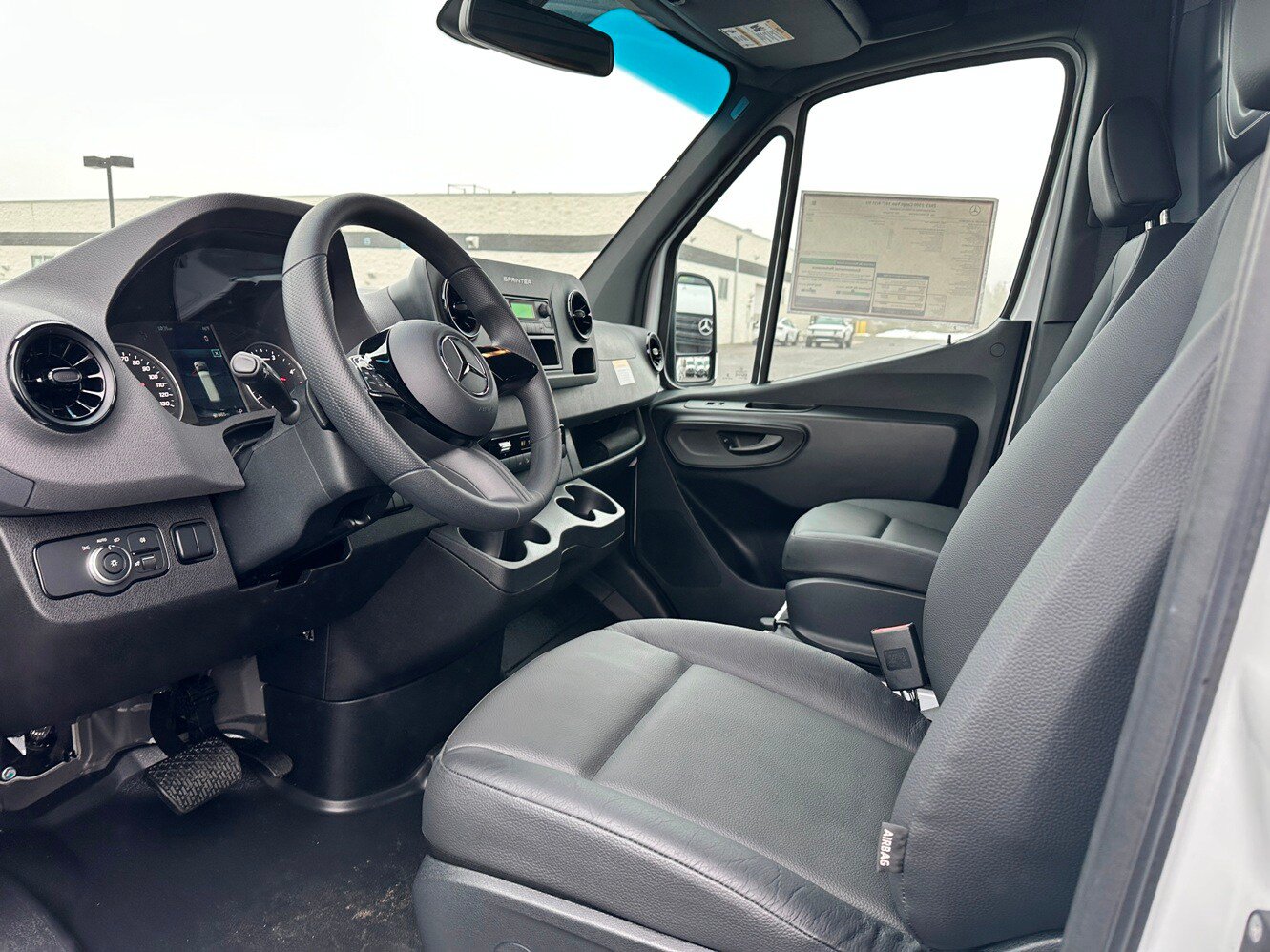 Used 2025 Mercedes-Benz Sprinter 2500 image 9
