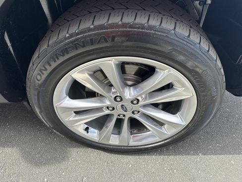 Used 2018 Ford Explorer XLT w/ Equipment Group 202A image 38