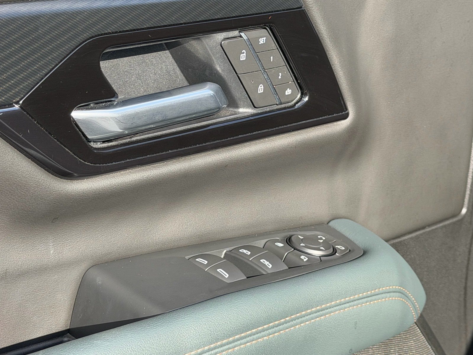 Used 2026 GMC Yukon AT4 w/ AT4 Premium Plus Package AWD/4WD image 25