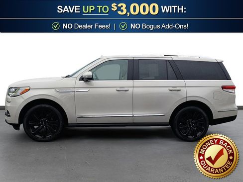 Used 2023 Lincoln Navigator Reserve image 2