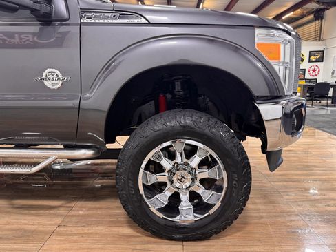 Used 2015 Ford F250 XLT w/ XLT Interior Package image 4