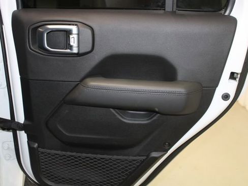 Used 2021 Jeep Wrangler Unlimited Sahara image 23