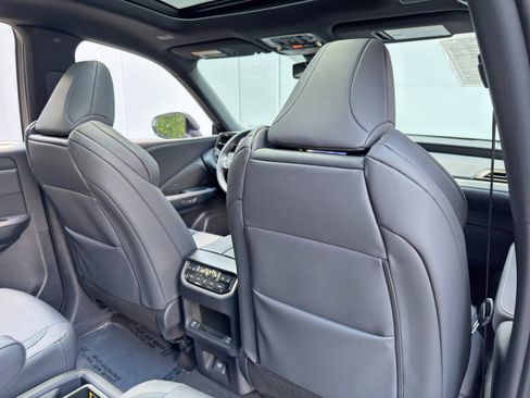 Used 2026 Lexus TX 500h AWD w/ Technology Package image 35