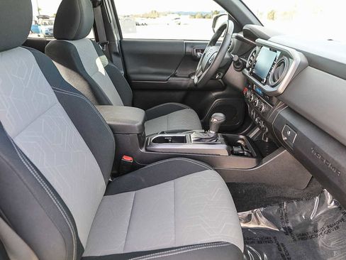 Used 2023 Toyota Tacoma TRD Off-Road image 16