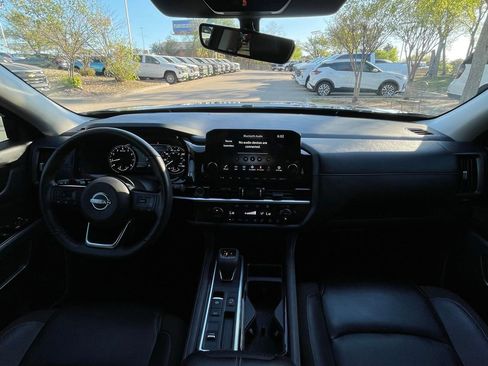 Used 2024 Nissan Pathfinder SL image 11