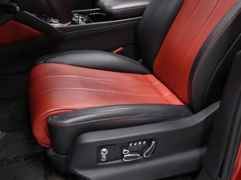Used 2022 Bentley Bentayga AWD/4WD image 21