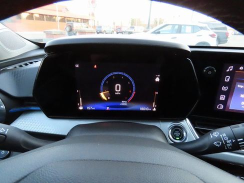 Used 2025 Chevrolet Trax LT w/ LT Convenience Package image 29