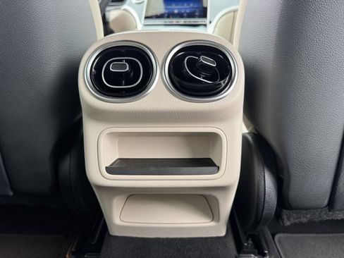 Used 2025 Mercedes-Benz GLC 300 image 9