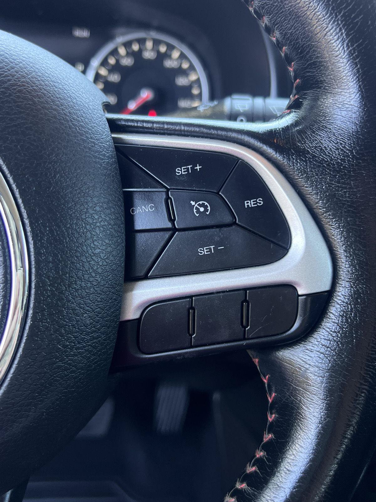 Used 2021 Jeep Renegade Trailhawk AWD/4WD image 27