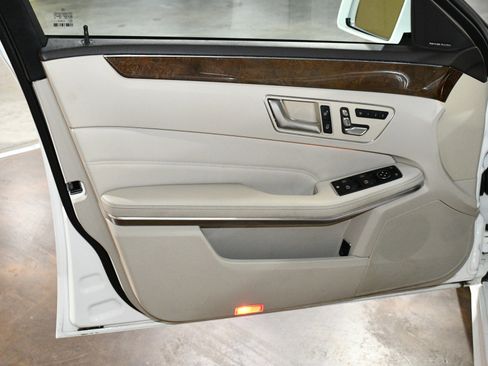 Used 2014 Mercedes-Benz E 350 4MATIC Sedan image 41