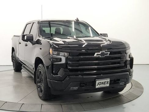 Used 2024 Chevrolet Silverado 1500 High Country w/ Midnight Edition AWD/4WD image 2