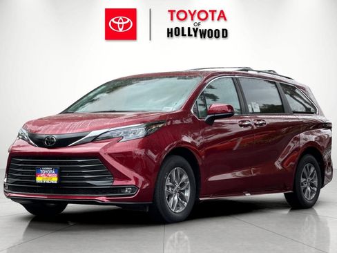 New 2026 Toyota Sienna XLE FWD image 7