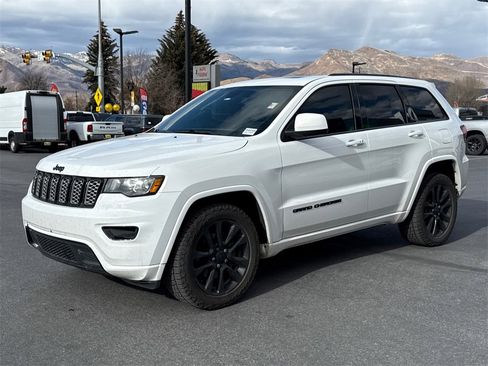 Used 2019 Jeep Grand Cherokee Altitude image 4