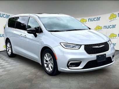 Used 2026 Chrysler Pacifica Limited