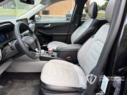 Used 2023 Ford Escape Platinum w/ Premium Technology Package AWD/4WD image 9