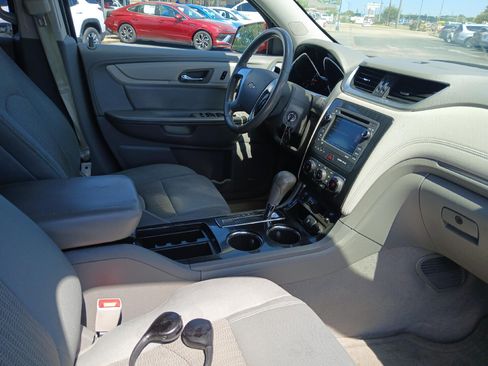 Used 2017 Chevrolet Traverse LT w/ Traveler's Package FWD image 21