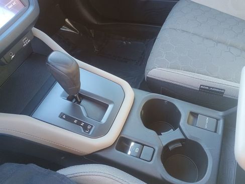 Certified 2025 Subaru Forester Base image 29