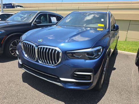 Used 2022 BMW X5 sDrive40i w/ Luxury Seating Package RWD image 2
