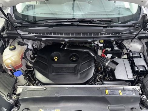 Used 2018 Ford Edge SE image 5